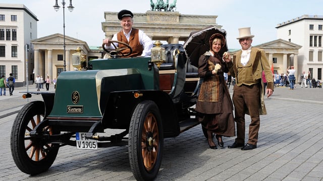 The pure electric Viktoria by Siemens, one of the world’s first electric cars, had a range of 80 km. Credit auto-motor-und-sport.de.