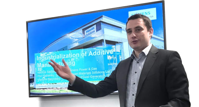 Markus Siebold, vice president at Siemens Power and Gas division, opens the new Material Solutions facility.